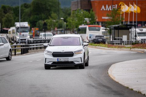 Elev i trafikk på kjøretime
