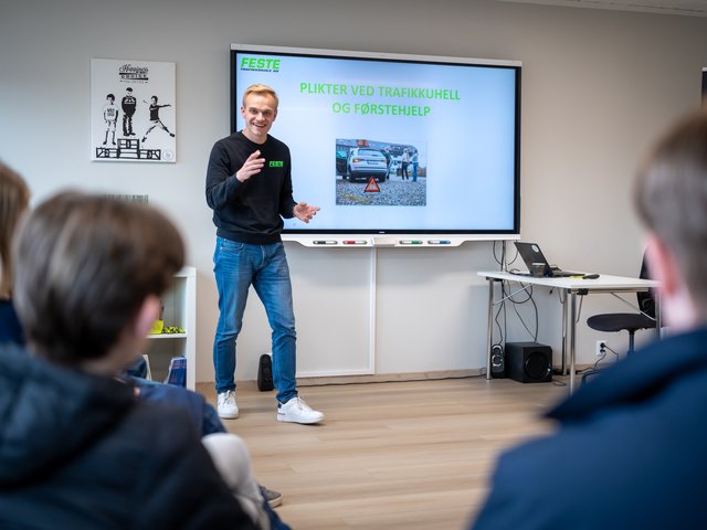 Trafikklærer på trafikalt grunnkurs