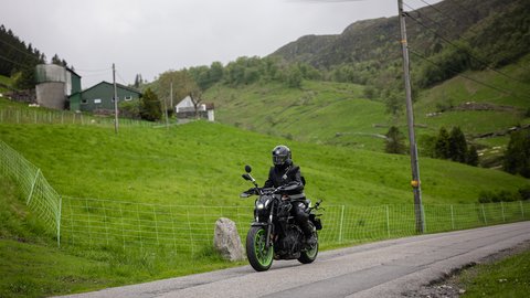 elev på motorsykkel